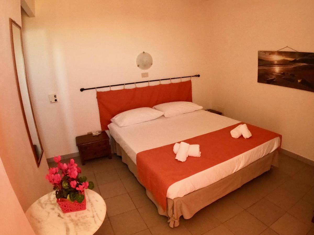 La Bussola Otel Porto Palo Dış mekan fotoğraf