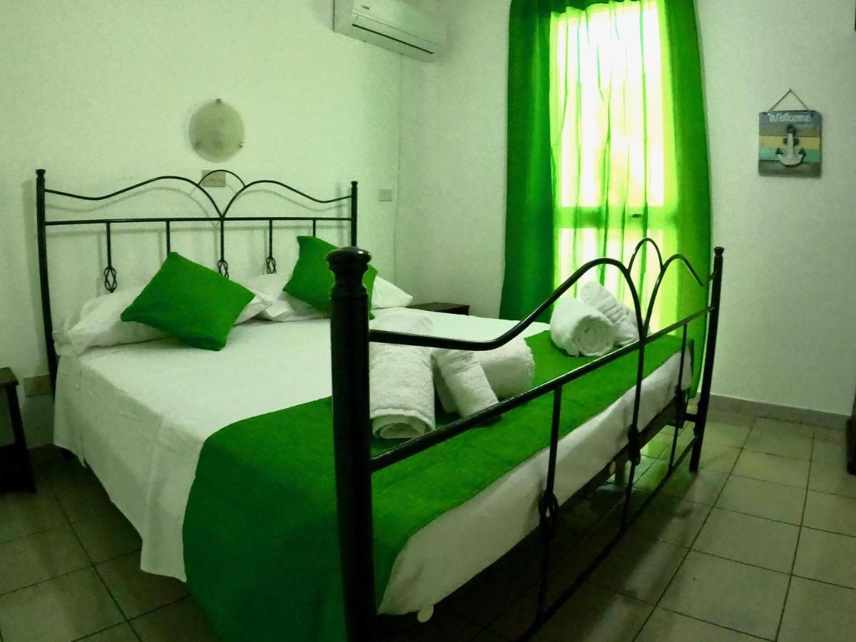 La Bussola Otel Porto Palo Dış mekan fotoğraf