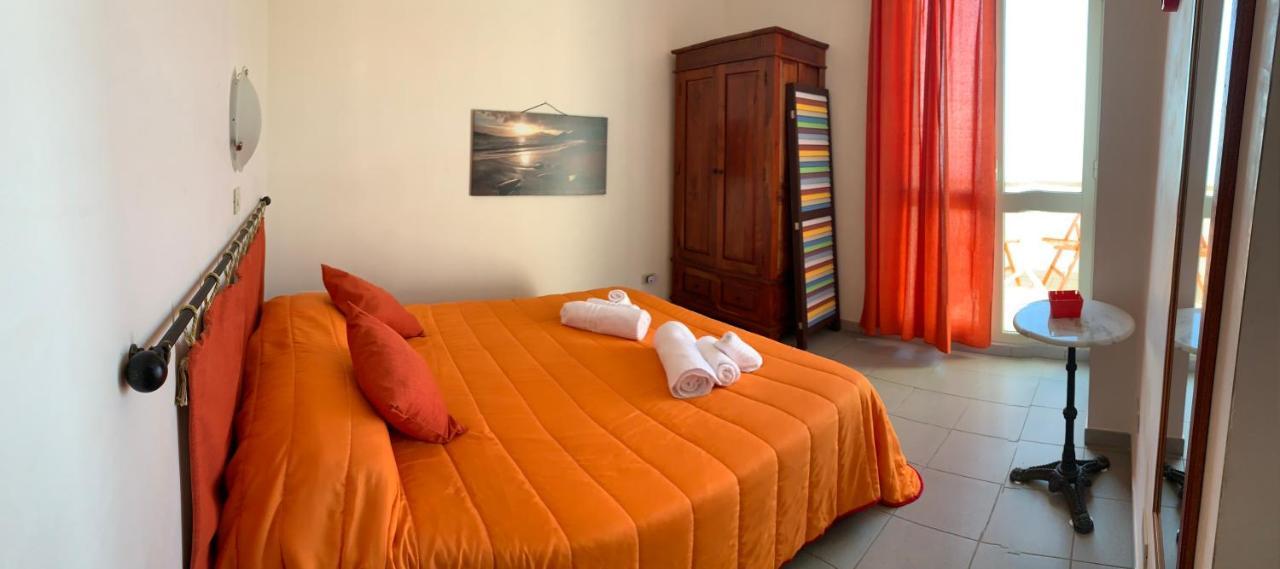 La Bussola Otel Porto Palo Dış mekan fotoğraf